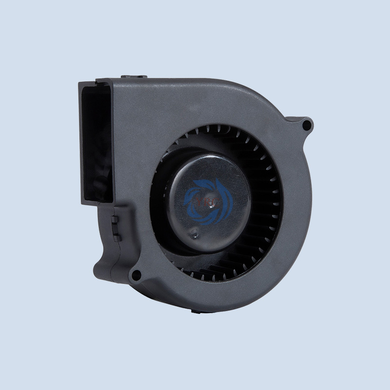 不同材質(zhì)的掃地機器人散熱風(fēng)扇特點及選擇策略